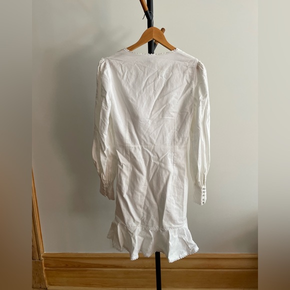 Beautiful white dress - Picture 4 of 4